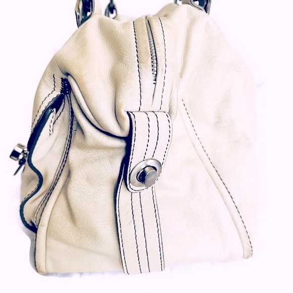 M!MCO Australia Y2K Classic Buckle Hardware Cream Leather Purse - Picture 3 of 15